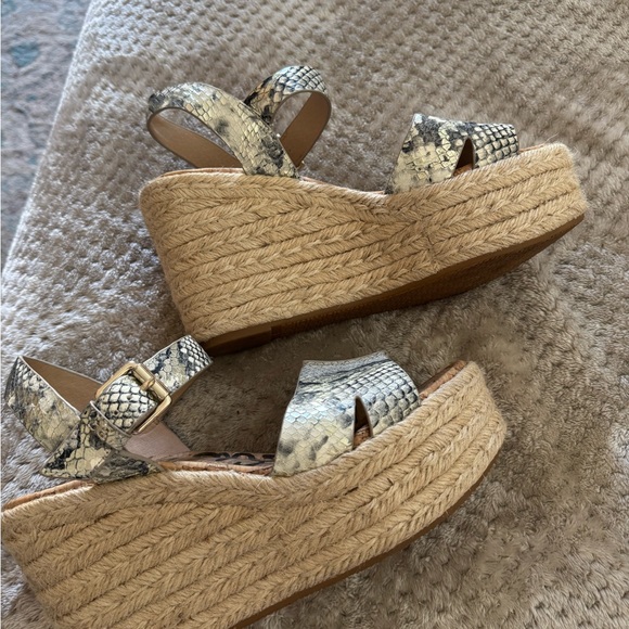 Sam Edelman Beige and Black Snakeskin Wedges, Size 9 - Picture 4 of 16
